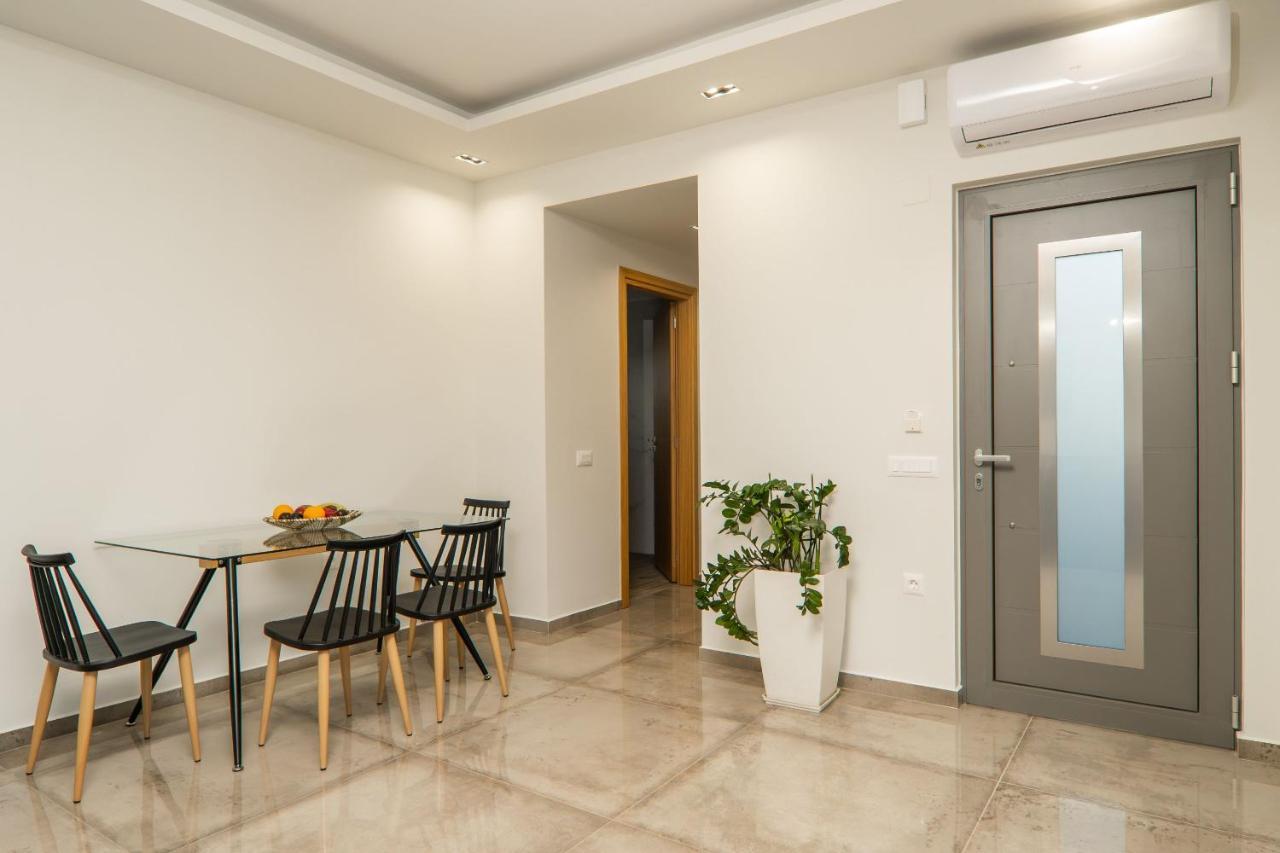 Jarko Luxury Argoulidhes